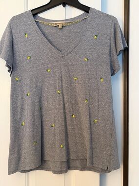 Democracy Gray V‑Neck Short Sleeve Top with Yellow Lemon Embroidery